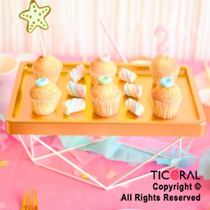 BANDEJA RECTANGULAR CON BASE CUPCAKE ORO 30 CM X 18 CM (PC-002) x 1